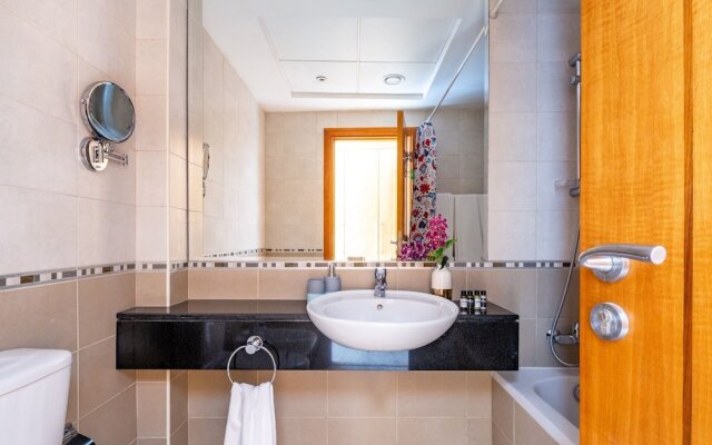 Modish & Vibrant 3BR Apartment in Marina