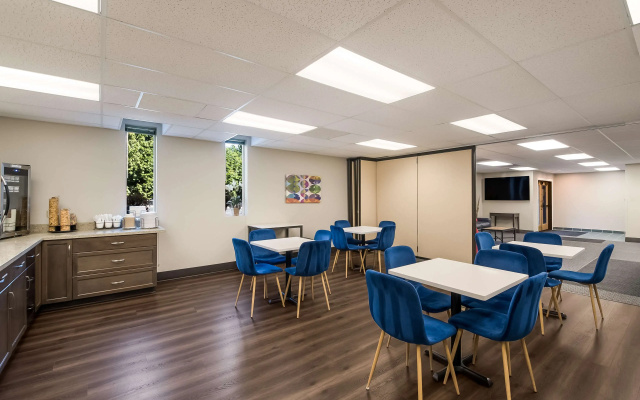 Surestay Plus Hotel By Best Western Seatac Airport