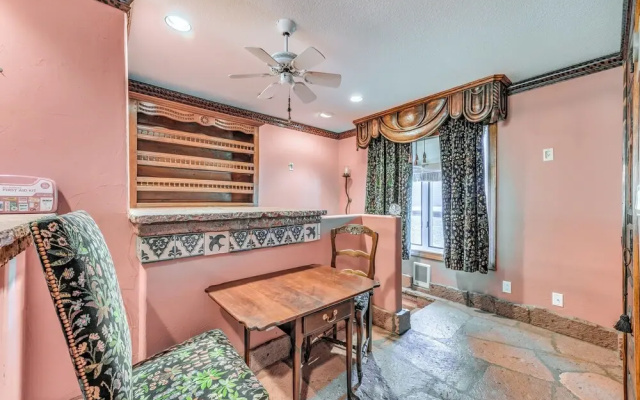 Cloudcroft Home w/ Fireplace Near Downtown!