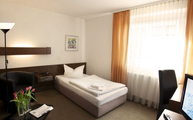 TOP Hotel Post Frankfurt Airport