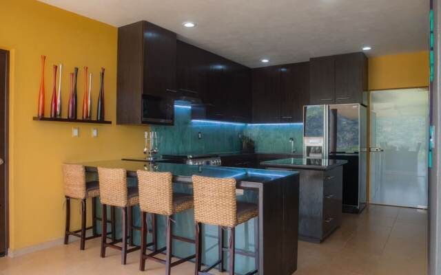 Casa Ave del Risco (Villa con río y cascada al interior)