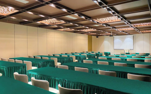 Donghu Resort Hotel