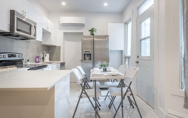 5221 St Urbain