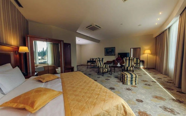 Kings Park Hotel