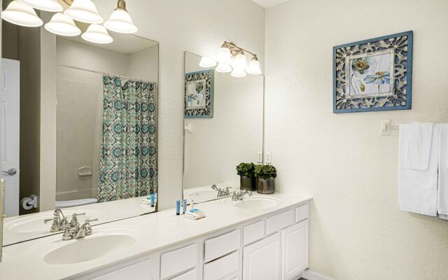 Spacious Townhome W/patio & Garage! Sleeps10