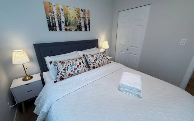 Vancouver Lake City Way Guesthouse