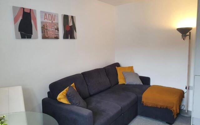Elm Apartment by Cliftonvalley Apartments