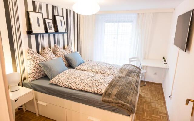 Your Cozy Home * 12 min to City Center