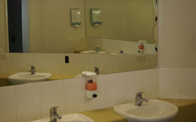 Sow and Piglets Guesthouse - Hostel