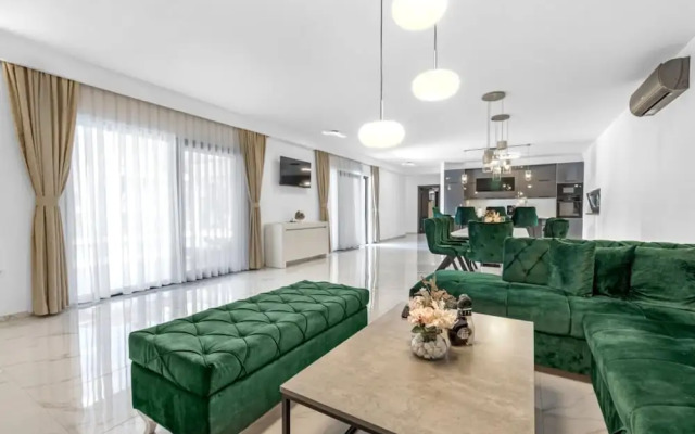 Villa Pool House Fancy