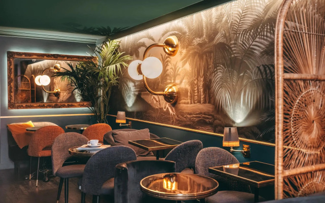 Snob Hotel