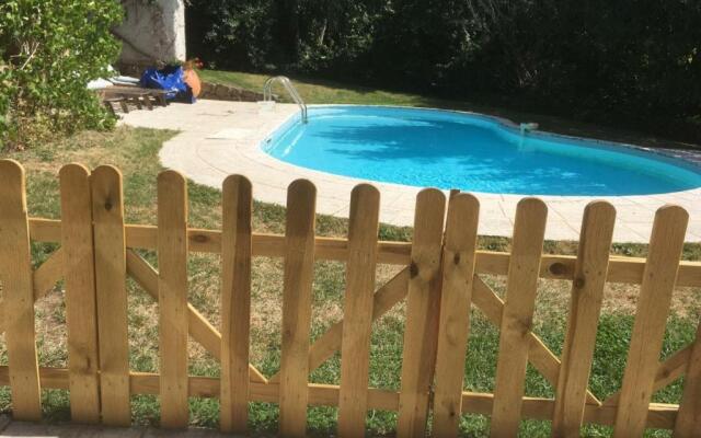 Gîte Essertines-en-Donzy, 5 pièces, 10 personnes - FR-1-496-200