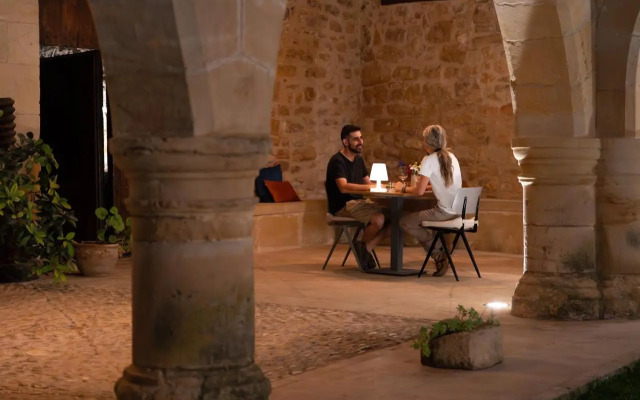 Hospedería Virgen De La Fuente