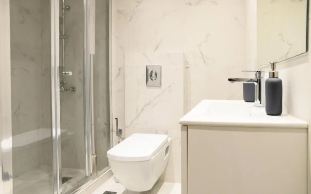 A24 Pristine & sunny suite near Plaka & Parthenon