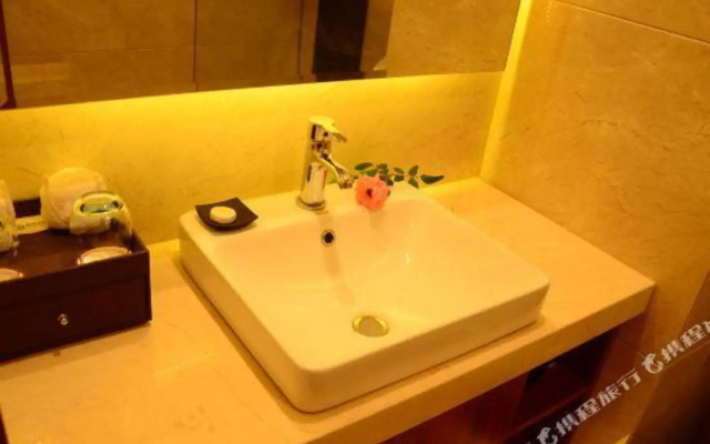 Phoenix Hot Spring Holiday Hotel