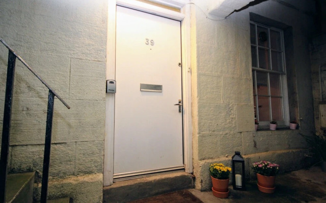 Silver Lining - St Patrick Sq Apartment