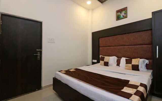 OYO 10991 Hotel Gagan