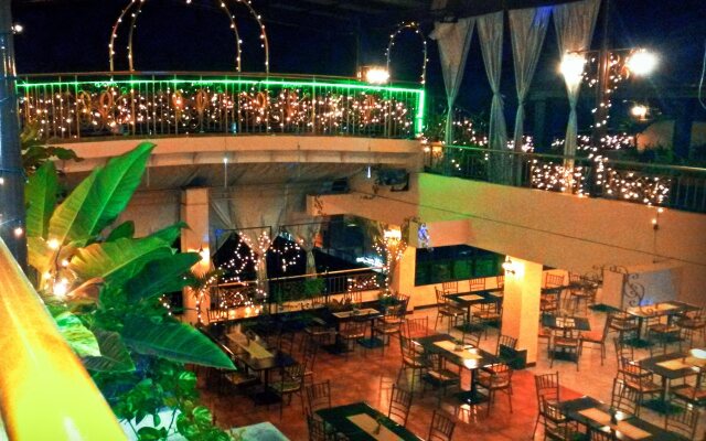 Plaza Alemania Hotel