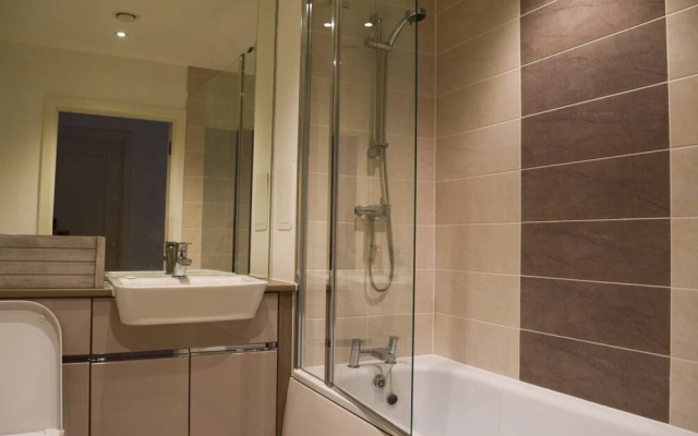 Modern Vauxhall Flat With Balcony