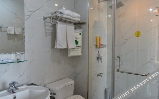 Donghua Hotel