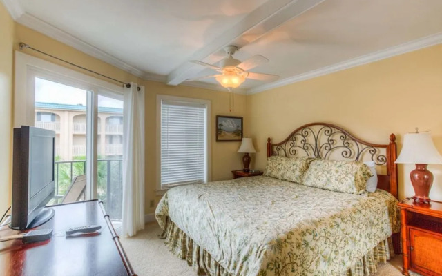 Hodnett Cooper's Beach Club