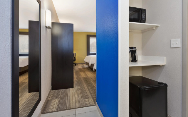 Holiday Inn Express Detroit-Warren by IHG