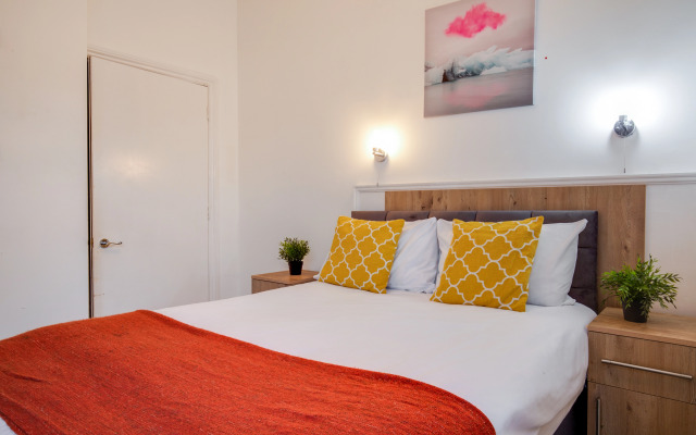 OYO TamTam Acton Hotel