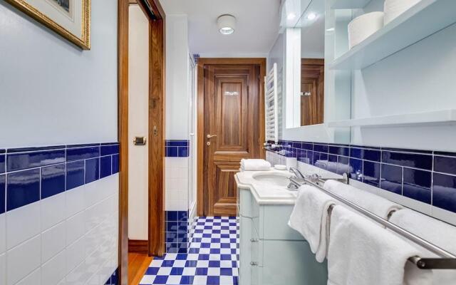 Pantheon Antique Suite