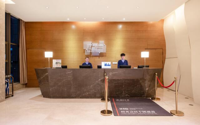 Holiday Inn Express Chongqing Guanyinqiao by IHG
