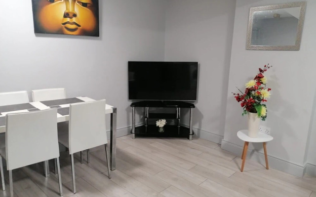 Oak House Apartment