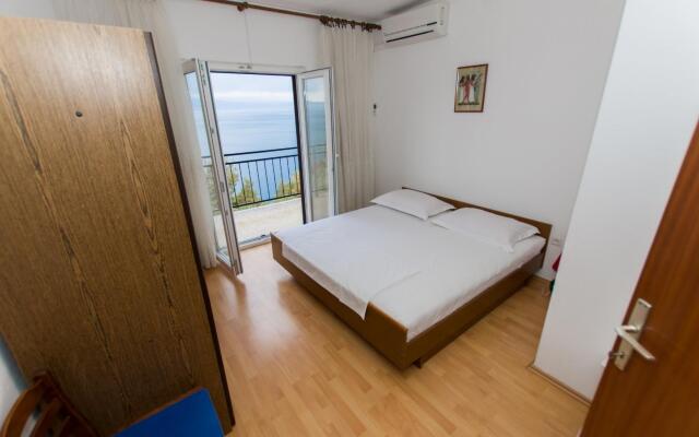 Miljko - A10(4+1) in Brela