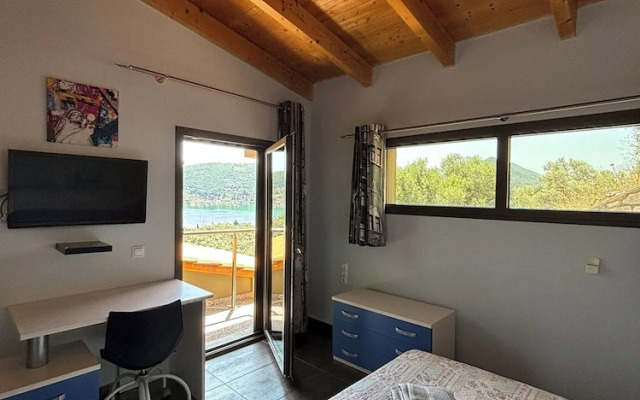 Smaragdine Blue Villa