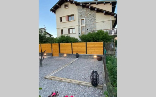 Bonita casa. Gran jardín. Con wifi.