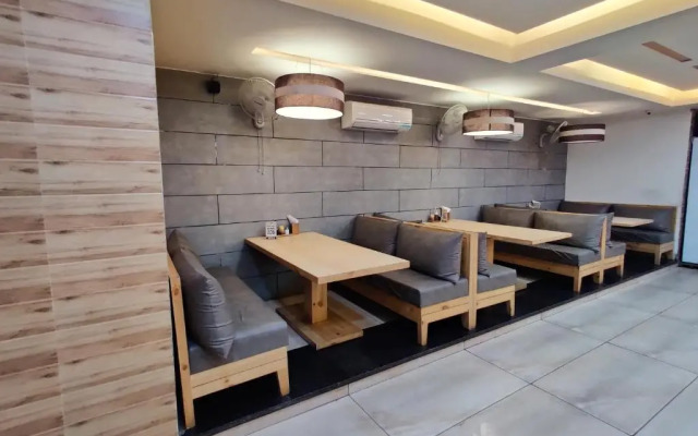 OYO 19453 Hotel Holy Basil