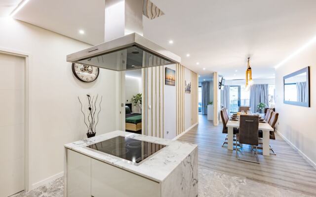 Porto City Holidays by Douro River