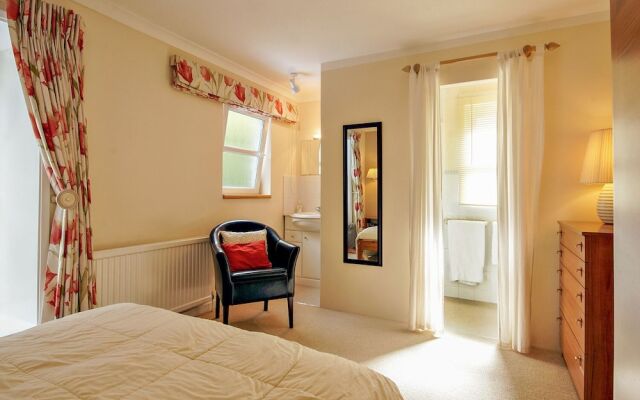 10 Pear Tree Court