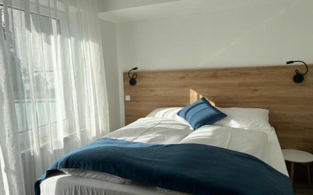 Hotel 83