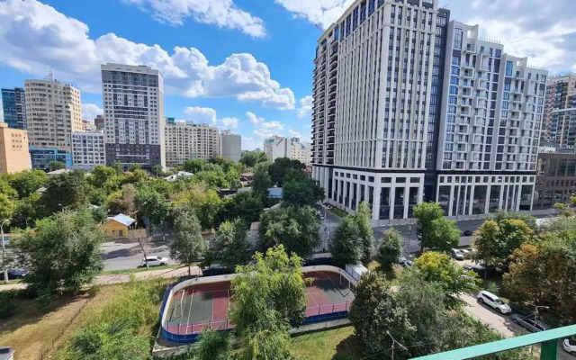 Apartments on Molodogvardeyskaya street 211