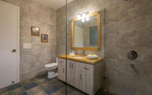 The Hideout by Vista Rooms