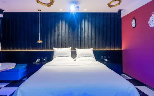 Film Hotel