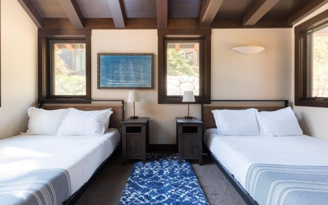 Bronson by AvantStay | Sleeps 17! On the Slopes! Squaw Valley w/Hot Tub&Fire Pit