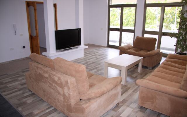 ART Hostel & Apartments