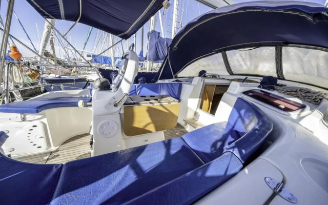 Precioso Barco en Puerto del Masnou en el Maresme