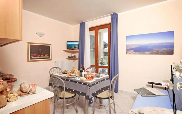 Lake Garda, Beautiful Residence Features Many Facilities