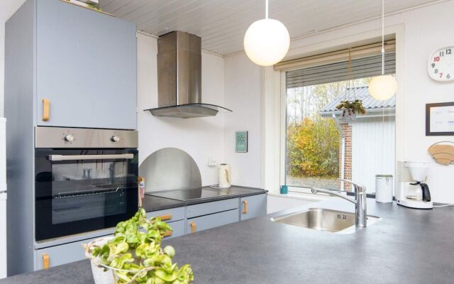 6 Person Holiday Home in Hemmet