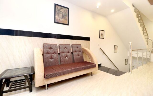 Oyo 18504 Hotel Safari