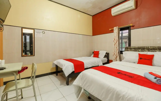 RedDoorz Syariah near Ciledug Station