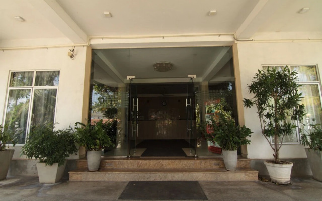 OYO 111 Sea Shine Beach Hotel