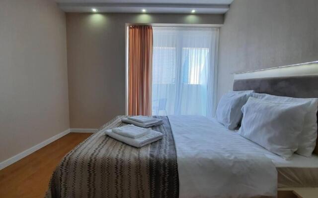 Leo Group Luxury Apartment 18-30 Alliance Palace