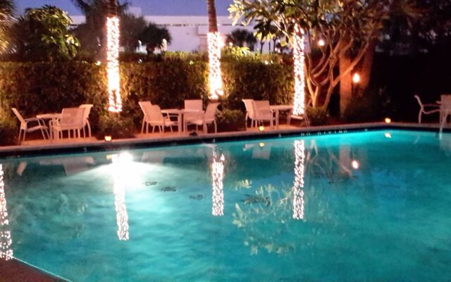 The Caribbean Court Boutique Hotel